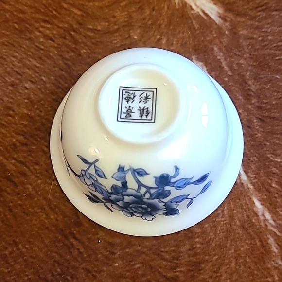 Chinese Mini Ceramic Teapot and Tea Cup Set in Box - Picture 8 of 9
